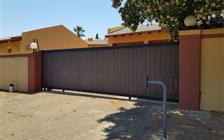 7 Bedroom House in Wierda Park