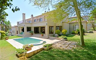5 Bedroom House in Cedar Lakes