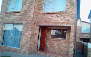 3 Bedroom House in Heuwelsig Estate