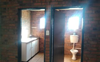 350 m² Commercial space in Hamilton