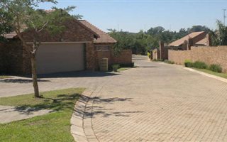 3 Bedroom Townhouse in Pierre van Ryneveld