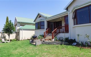 2 Bedroom Townhouse in Oatlands North