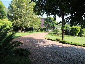2 Bedroom Garden Cottage in Morninghill