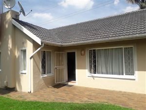 3 Bed House in Highway Gardens