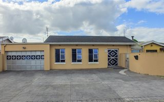 5 Bedroom House in Grassy Park