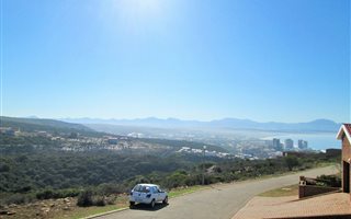 428 m² Land available in Mossel Bay