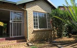 3 Bedroom Simplex in Die Wilgers