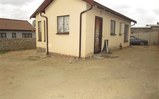 2 Bedroom House in Olievenhoutbosch