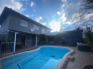 3 Bed House in Crown Gardens