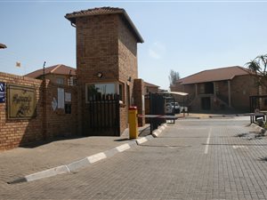 2 Bed Townhouse in Ravensklip