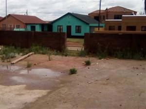 375 m² Land available in Lenasia