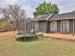 3 Bed House in Bloubosrand