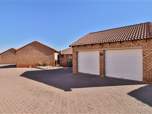 2 Bed Townhouse in Moreleta Park