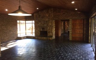 4 Bedroom House in Lynnwood Glen