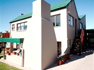 4 Bed House in Mossel Bay Central