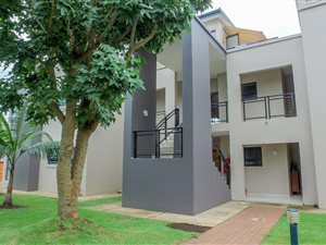 2 Bed Apartment in Palm Lakes Estate