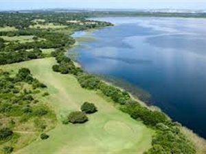 1070 m² Land available in Meerensee