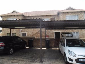 2 Bedroom Townhouse in Heuwelsig Estate