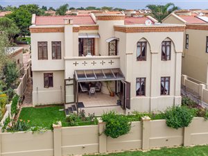 4 Bed Cluster in Eagle Canyon Golf Estate