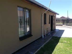 2 Bed House in Embalenhle