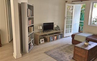 1 Bedroom Apartment in Three Anchor Bay