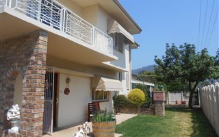 4 Bedroom House in Paarl