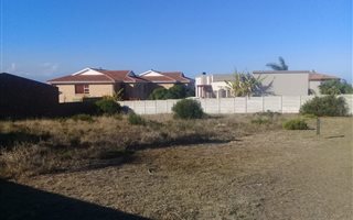 756 m² Land available in Menkenkop