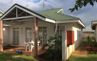 2 Bedroom Simplex in Grimbeek Park
