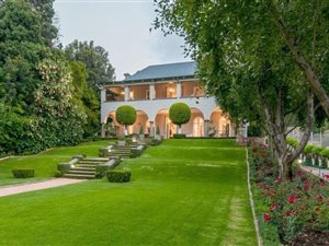 5 Bed House in Westcliff