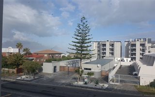 1 Bedroom Apartment in Bloubergstrand