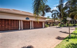 8 Bedroom House in Raslouw