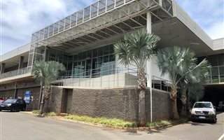 800 m² Commercial space in Briardene