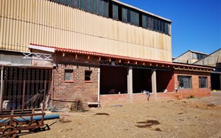 2000 m² Commercial space in Hamilton