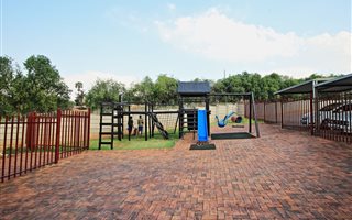 2 Bedroom Apartment in Roodekrans