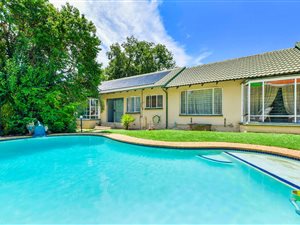 4 Bed House in Bloubosrand