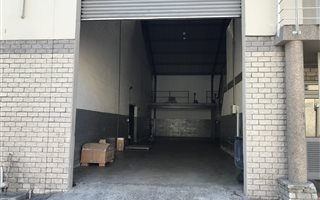 326 m² Industrial space in Airport Industria