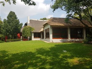 900 m² Commercial space in Glen Austin