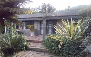 8 Bedroom House in Blackridge