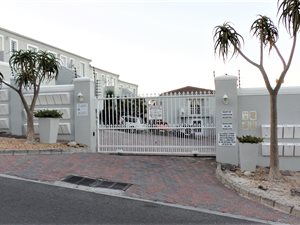 2 Bed Apartment in West Beach