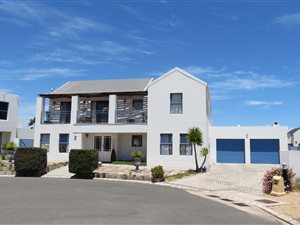 5 Bed House in Blue Lagoon