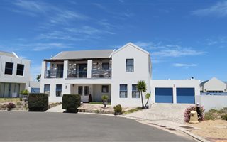 5 Bedroom House in Blue Lagoon