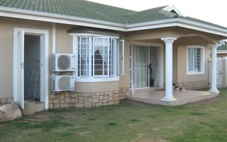 3 Bedroom Simplex in Mt Edgecombe