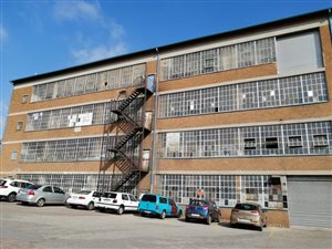 1000 m² Industrial space in Electron