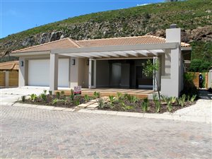 4 Bed House in Whale Rock