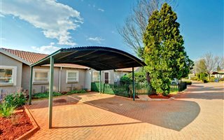 2 Bedroom Simplex in Weltevreden Park