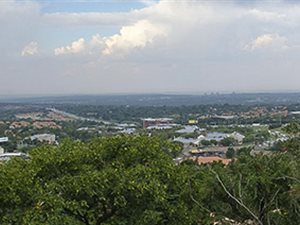 939 m² Land available in Florida Hills