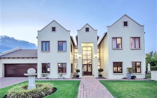 5 Bedroom House in Boardwalk