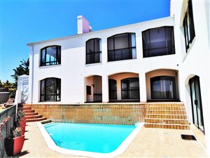 4 Bed House in The Heads