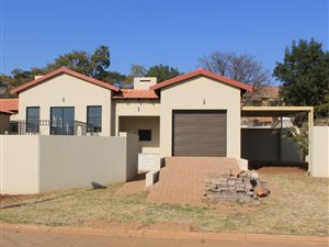2 Bed House in Roodeplaat