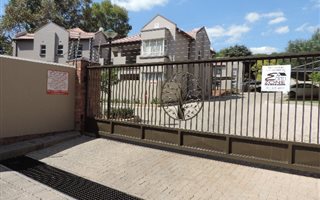 2 Bedroom Apartment in Saxonwold